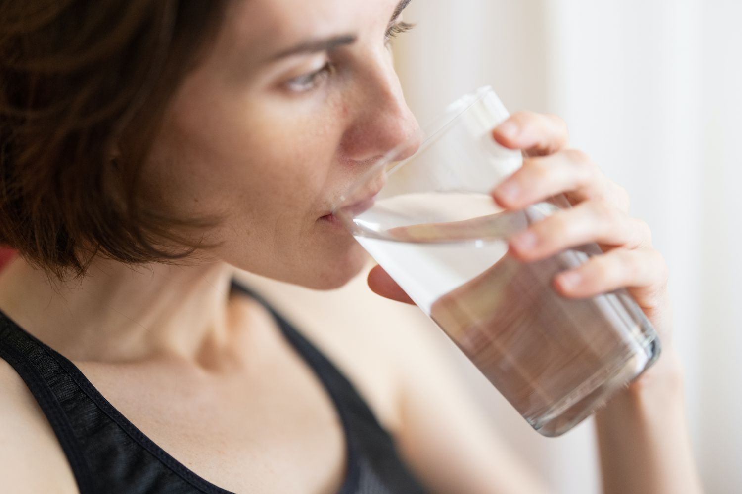 Tại sao mỗi người chúng ta nên uống tối thiểu 1,5 lít nước mỗi ngày?