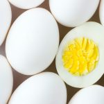 Trứng có gây gút không?